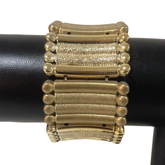 Costume Jewelry Stretch Bracelet Alternating Shiny and Matte Gold 1.5” Wide - Picture 4 of 6